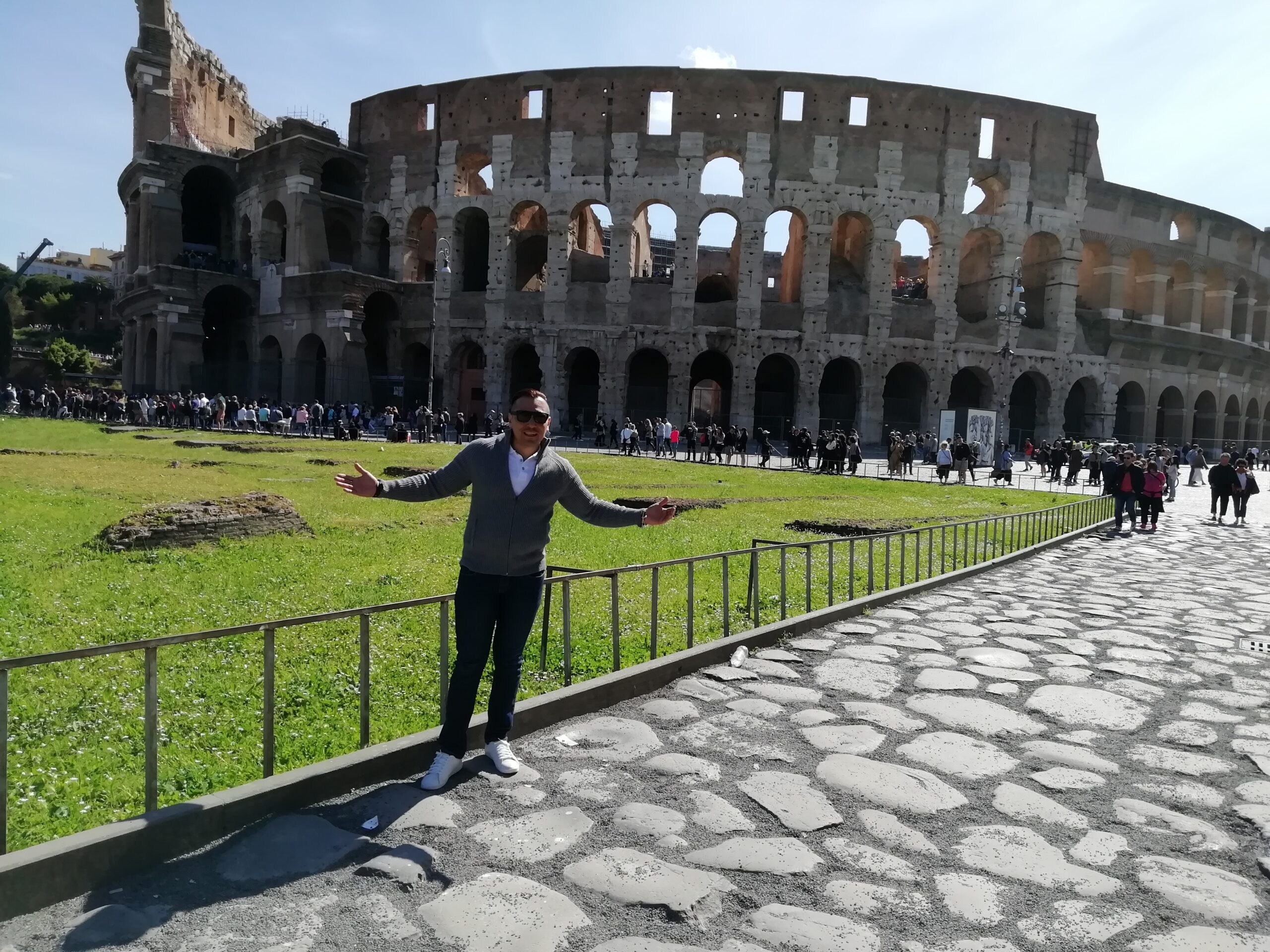 "Satisfacerle" FOUR TRAVEL PTY, tiene como finalidad principal brindar el mejor servicio técnico y profesional con el propósito de satisfacer plenamente a sus clientes, ofreciéndole nuestros paquetes turísticos y ejecutivos a precios accesibles para que disfruten de conocer las maravillas más importantes de cada ciudad y país visitado. • Proponemos lo mejor en asesoría mientras brindamos calidad, seguridad y tecnología en los servicios de turismo, viajes, convenciones y eventos, a la amplia carpeta de clientes, viajeros y excursionistas que buscan los servicios de vanguardia a nivel nacional e internacional De allí que FOUR TRAVEL PTY considera el mejoramiento continuo de la calidad de vida en sus pasajeros, contribuyendo así con los valores y el desarrollo sustentable psicosocial del país.
